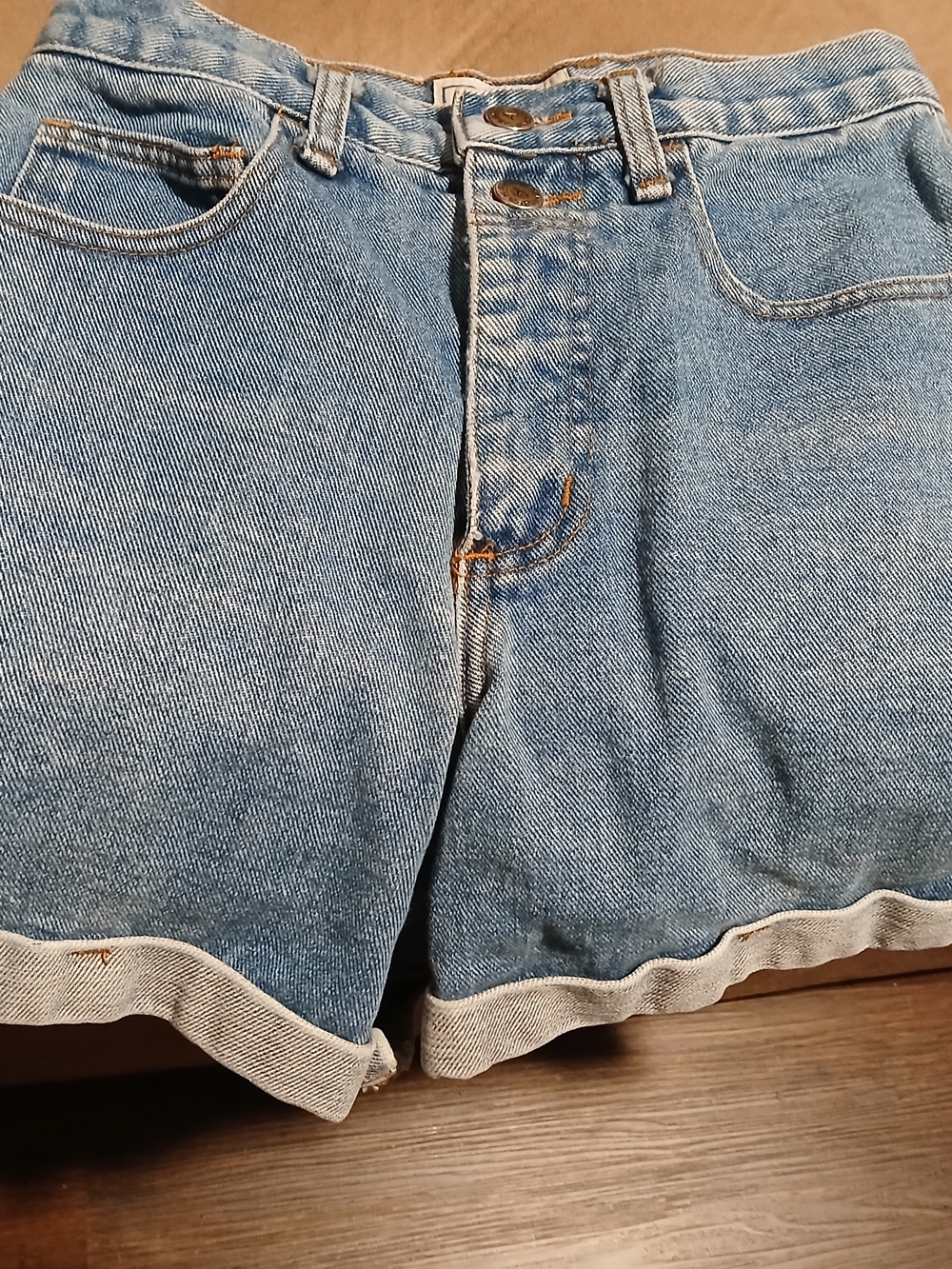 Arizona Vintage Classic High-Waist Light Blue Denim Shorts